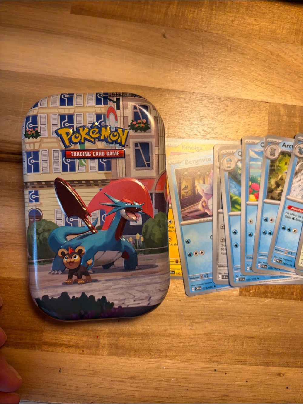 Pokémon Trading Card Game Tin with 25 random cards